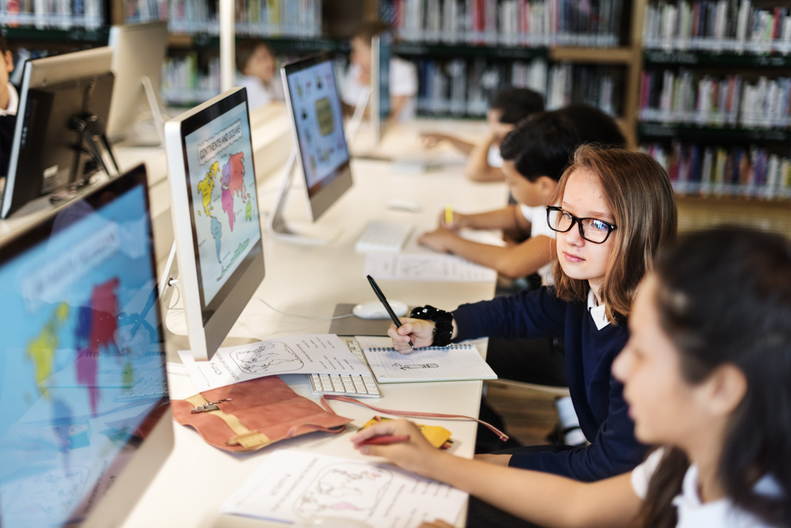 Studenten, die sich mit Assessment-Items beschäftigen