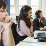 Immagine in primo piano di studenti che utilizzano il software di valutazione K-12