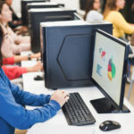 3 consideraciones para integrar materiales en sus exámenes en línea