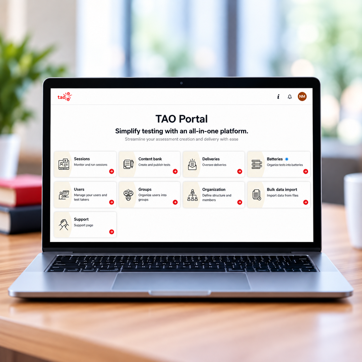 Laptop mit Frontansicht, auf dem der Startbildschirm des TAO-Portals und die Module innerhalb der Plattform angezeigt werden.